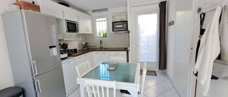 雪櫃、微波爐、焗爐、爐具