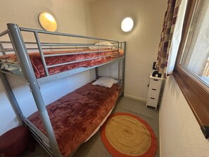 2 bedrooms