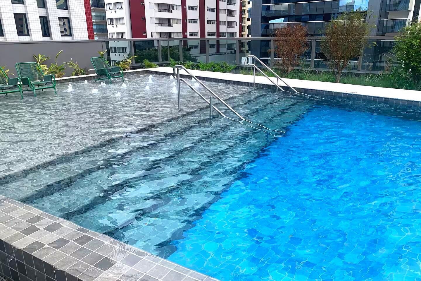 Hồ bơi ngoài trời 