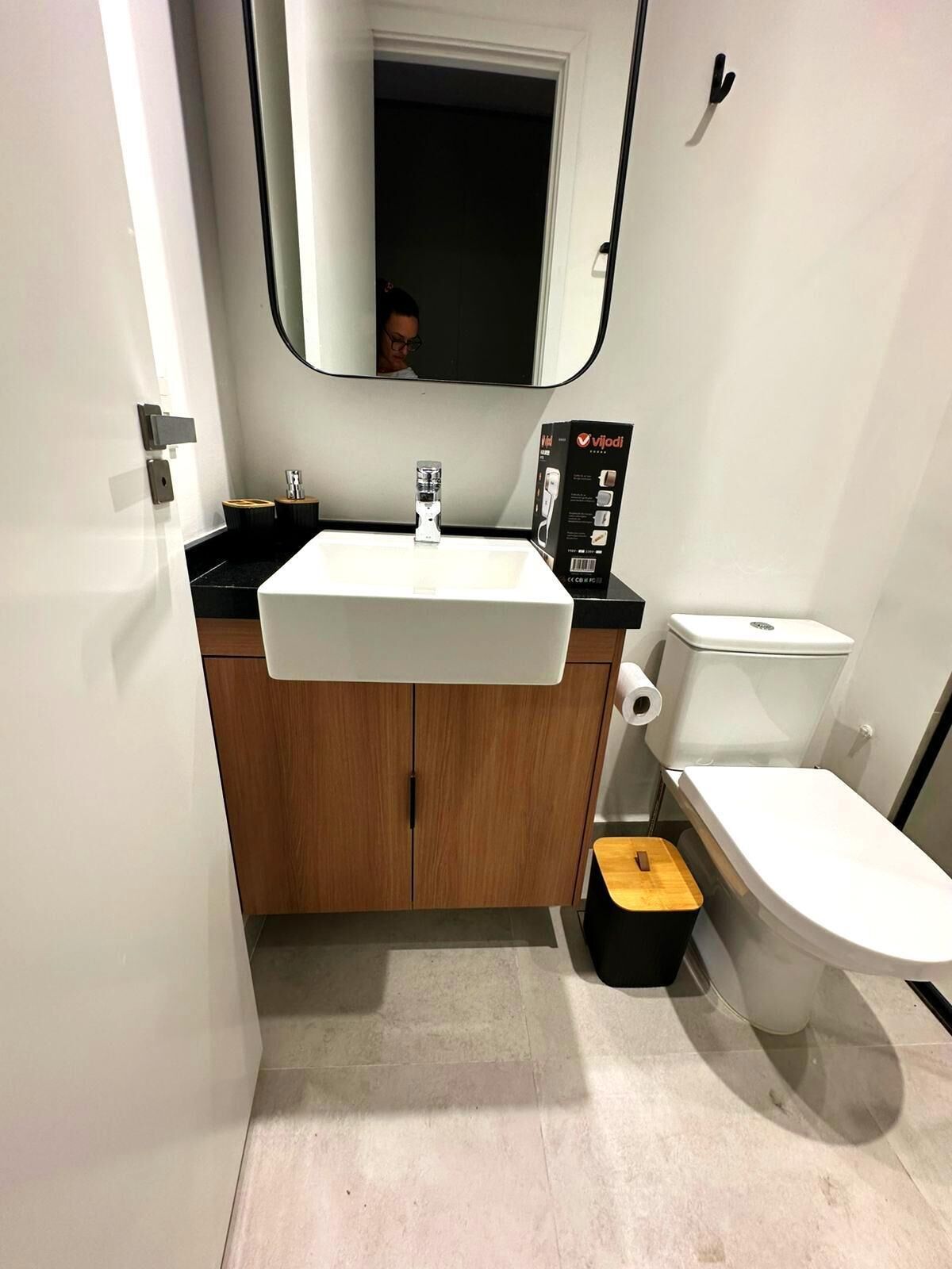 Deluxe Studio Suite, Balcony, Pool View | Bathroom | Shower, free toiletries, hair dryer, towels