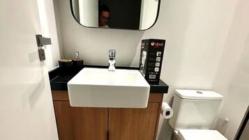 Deluxe Studio Suite, Balcony, Pool View | Bathroom | Shower, free toiletries, hair dryer, towels