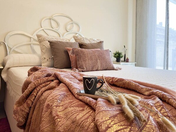 3 bedrooms, iron/ironing board, bed sheets