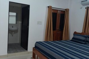 3 chambres, fer et planche à repasser, Wi-Fi, draps fournis