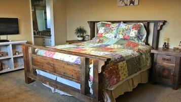 4 bedrooms, iron/ironing board, WiFi, bed sheets