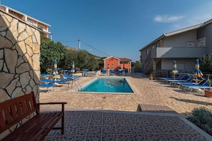 Pool -  Charming apartment in wonderful Seget Donji with shared pool (Seget Donji)
