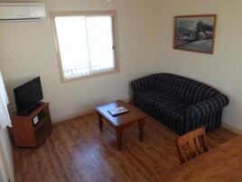 村舍, 2 间卧室, 无烟房, 厨房 | 起居区 | 电视