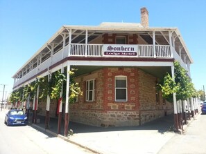 A two-story Sonbern Lodge Motel with a balcony, brick facade, and a signboard. - Sonbern Lodge Motel (Wallaroo)