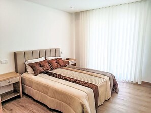 3 bedrooms, travel cot, free WiFi - Stunning private villa for 6 guests with private pool, WIFI, TV, patio and panoramic view (Freiria)