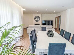 Dining - Stunning private villa for 6 guests with private pool, WIFI, TV, patio and panoramic view (Freiria)