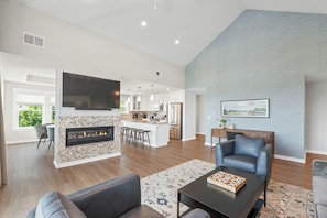 TV, fireplace