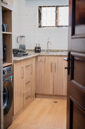 Microonde, forno, piano cottura, lavastoviglie