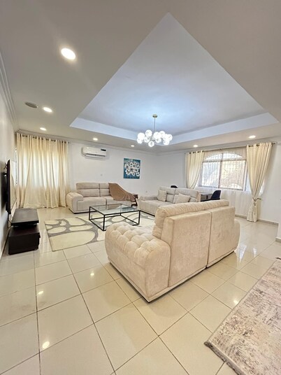 Charming 3-bedroom house with AC, fitness room in wonderful Maitama, Abuja.