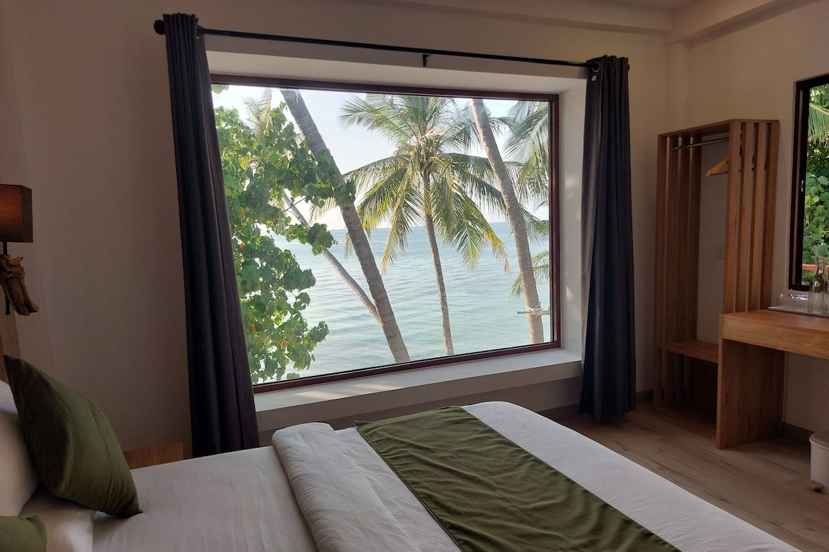 Deluxe Double or Twin Room, 1 Bedroom, Sea View | In-room safe, desk, laptop workspace, soundproofing