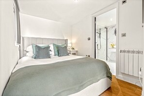 Een strijkplank/strijkijzer, gratis wifi, beddengoed