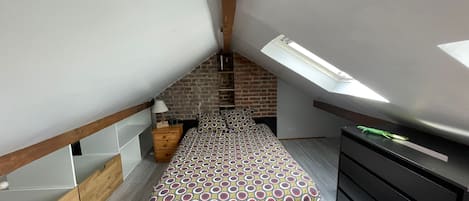 3 dormitorios, cuna de viaje, wifi gratis y ropa de cama