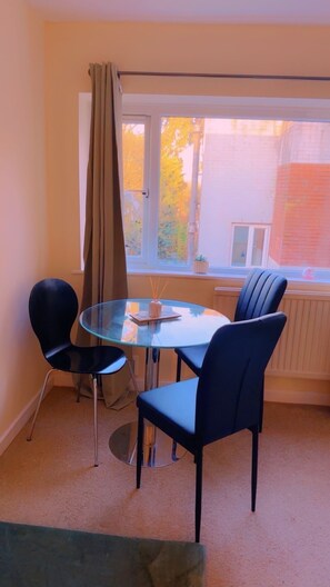 Apartment | Dining - Modern Apt - City Views - Parking - Sleeps 3 (Manchester)