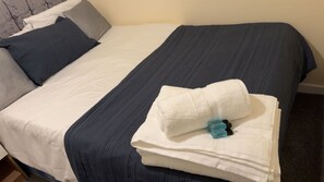1 bedroom, free WiFi, bed sheets - Modern Apt - City Views - Parking - Sleeps 3 (Manchester)