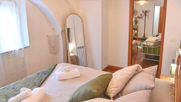 1 bedroom, iron/ironing board, travel cot, WiFi