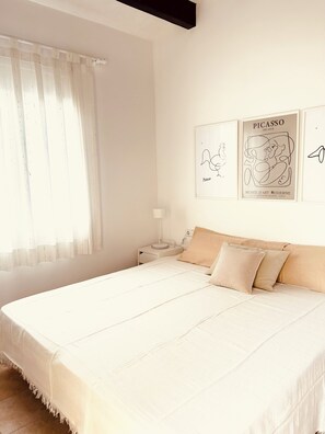 3 bedrooms, in-room safe, iron/ironing board, free WiFi