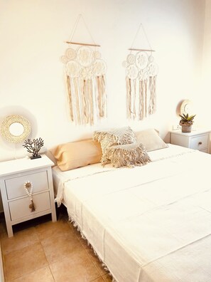 3 bedrooms, in-room safe, iron/ironing board, free WiFi - Tu relax en "Ca'Na Cocca"- Chalet with pool (Cala en Bosc)