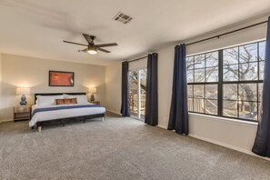 4 bedrooms, iron/ironing board, WiFi, bed sheets