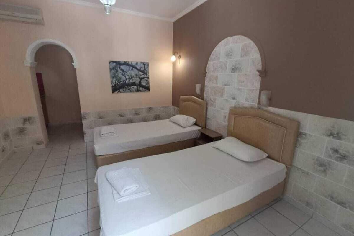 Quarto casal clássico, 2 camas de solteiro, para não fumantes, banheiro privativo | Wi-Fi de cortesia