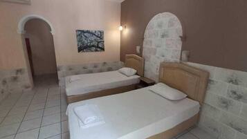 Classic Double Room, 2 Twin Beds, Non Smoking, Private Bathroom | Free WiFi