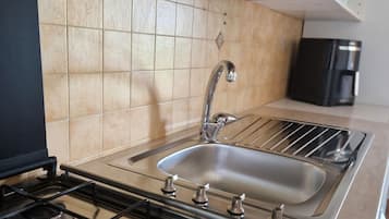 Stovetop, dishwasher, coffee/tea maker, cookware/dishes/utensils