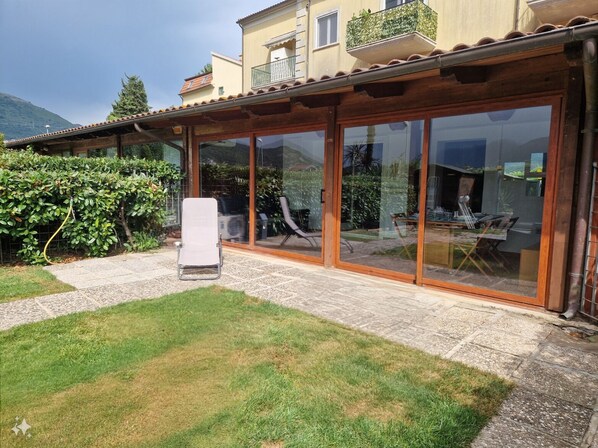 Terrace/patio - A Casa di Marco – With Garden and Kitchen, Just 5 Minutes from Salerno (Salerno)