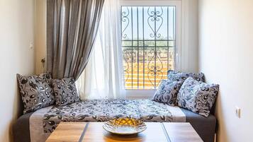 Apartment | 3 bedrooms, desk, Internet