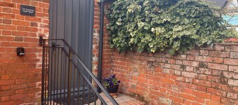 The Tack Room Cottage - Sleeps 4, Garden & Parking