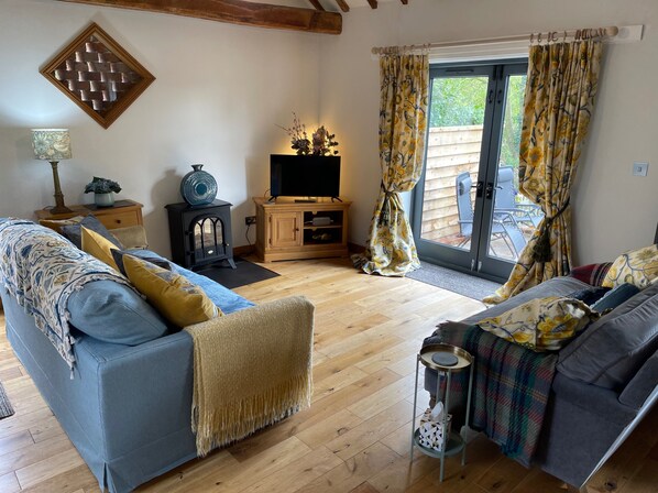 코티지 | 거실 공간 | TV, 벽난로