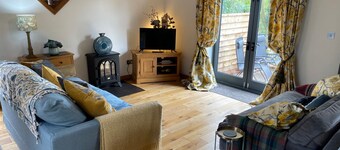 The Tack Room Cottage - Sleeps 4, Garden & Parking