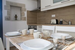 Geladeira, fogão, cooktop, cafeteira/chaleira