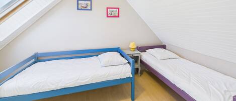 3 chambres, fer et planche Ă repasser