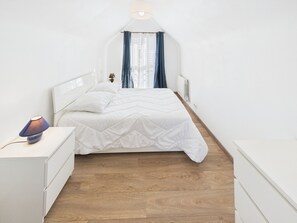 3 bedrooms, iron/ironing board