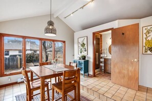Dining - 3BR Victorian | Central  | Midterm Stay | Spacious (Colorado Springs)