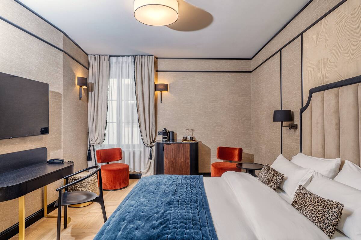 Hypo-allergenic bedding, down duvets, minibar, laptop workspace