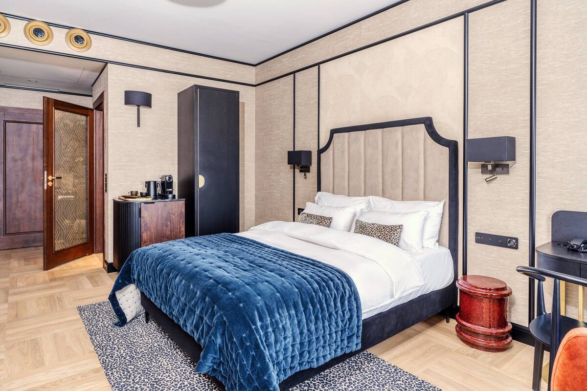 Hypo-allergenic bedding, down duvets, minibar, laptop workspace