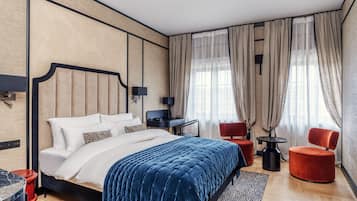 Phòng đôi Deluxe | Bộ đồ giường kháng dị ứng, chăn bông, minibar, bàn