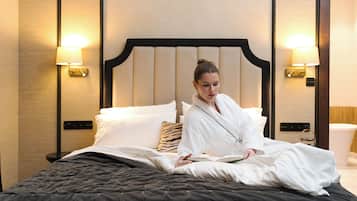 Chambre Double | Literie hypoallergénique, couette en duvet d'oie, minibar, bureau