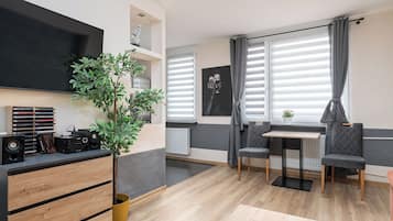 Comfort Studio Suite | In-room dining