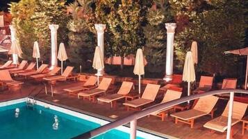 Kolam renang outdoor musiman