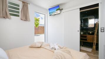 4 bedrooms, desk, iron/ironing board, free WiFi