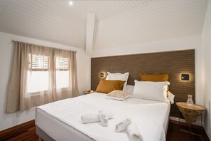 4 bedrooms, desk, iron/ironing board, free WiFi
