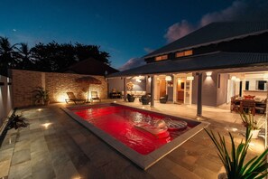 Outdoor dining - Villa L’Or de Belfond – Private Pool and Beach Within Walking Distance (Sainte-Anne)