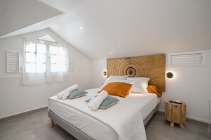 4 bedrooms, desk, iron/ironing board, free WiFi