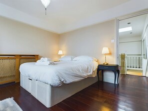 Ferienhaus | 6 Schlafzimmer, Bügeleisen/Bügelbrett, kostenloses WLAN, Bettwäsche