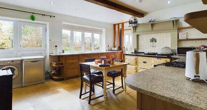 Country House-14guests-parking-hottub-amazingviews