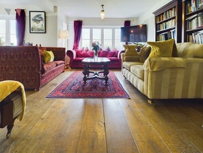 House | Living area - Country House-14guests-parking-hottub-amazingviews (Chepstow)